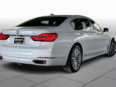 Used 2018 BMW 740i image 13