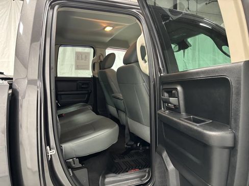 Used 2018 RAM 1500 Express AWD/4WD image 42