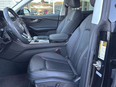 Used 2023 Audi Q8 Premium image 13