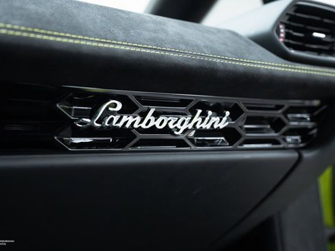 Used 2024 Lamborghini Huracan Sterrato image 35