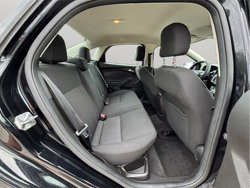 Used 2017 Ford Focus SE FWD image 28