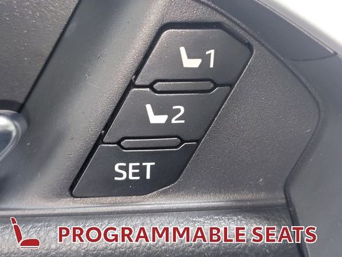 Used 2021 Toyota RAV4 XLE Premium image 19