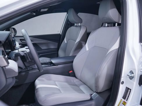 Used 2026 Toyota Camry SE w/ Convenience Package FWD image 7