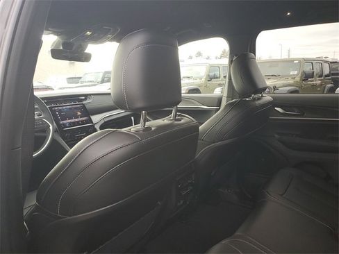 New 2025 Jeep Grand Cherokee Limited w/ Trailer Tow Package image 11