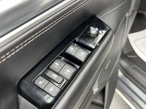 Used 2023 Jeep Wagoneer L 4WD image 20