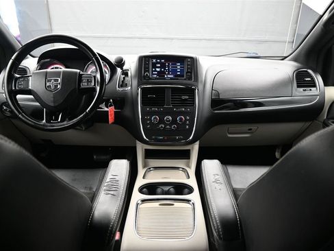 Used 2019 Dodge Grand Caravan SXT FWD image 13