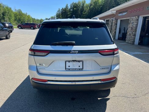 Used 2024 Jeep Grand Cherokee Limited AWD/4WD image 6