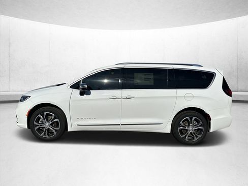 New 2026 Chrysler Pacifica Pinnacle image 5