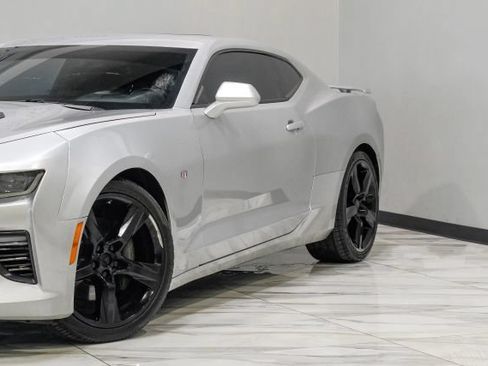 Used 2018 Chevrolet Camaro SS RWD image 8