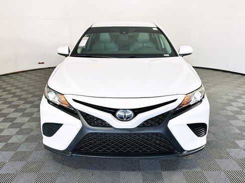 Used 2020 Toyota Camry SE FWD image 8