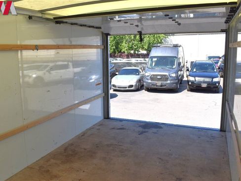 Used 2022 Ford E-350 and Econoline 350 Super Duty image 25