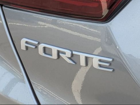 Used 2022 Kia Forte LXS image 11