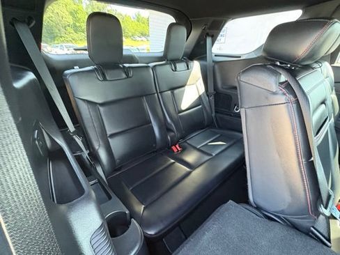 Used 2025 Ford Explorer ST-Line w/ ST-Line Street Pack AWD/4WD image 30