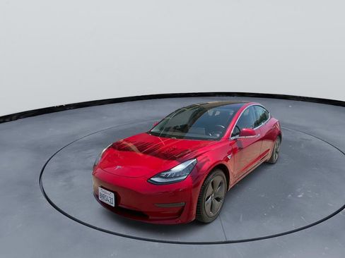 Used 2018 Tesla Model 3 Mid Range RWD image 2