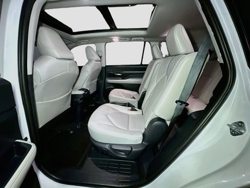 Used 2024 Toyota Grand Highlander AWD image 28