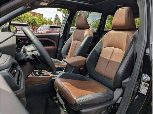 Certified 2025 Subaru Forester Touring AWD/4WD image 74
