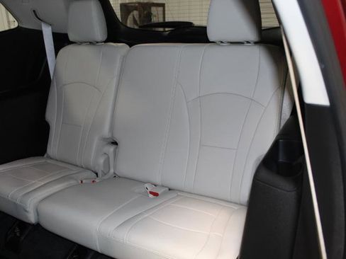 Used 2024 Buick Enclave Essence w/ Sport Touring Edition image 10