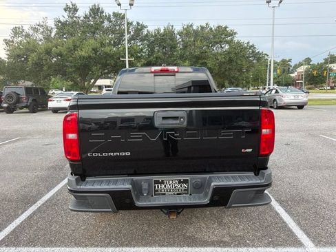 Used 2022 Chevrolet Colorado Z71 w/ Z71 Midnight Edition AWD/4WD image 6