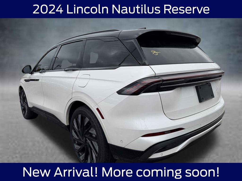 Used 2024 Lincoln Nautilus Reserve w/ Equipment Group 202A AWD/4WD image 3