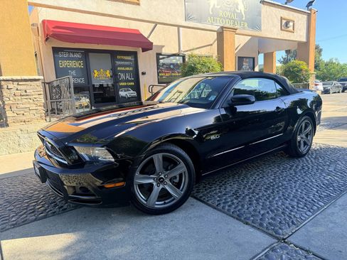 Used 2013 Ford Mustang GT Premium image 1