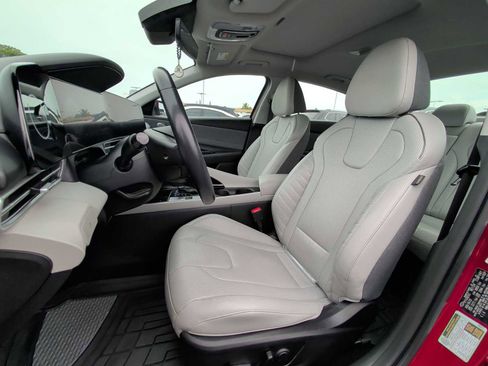 Used 2024 Hyundai Elantra Limited image 13