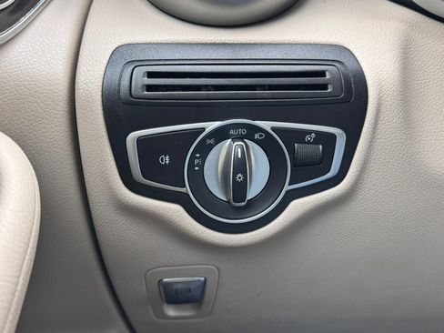 Used 2019 Mercedes-Benz GLC 300 4MATIC image 18