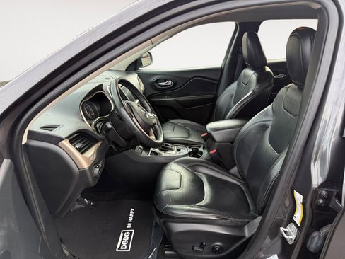 Used 2015 Jeep Cherokee Limited image 10