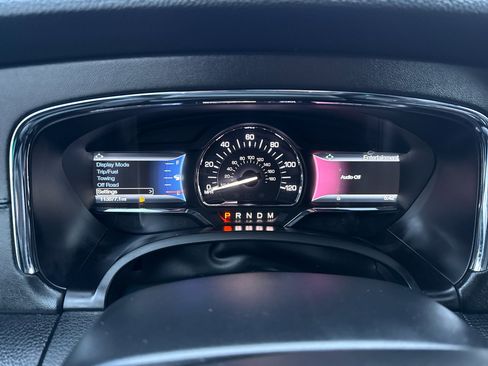 Used 2015 Lincoln Navigator 4WD image 17