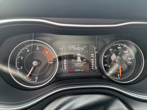 Used 2019 Jeep Cherokee Latitude Plus w/ Cold Weather Group AWD/4WD image 15