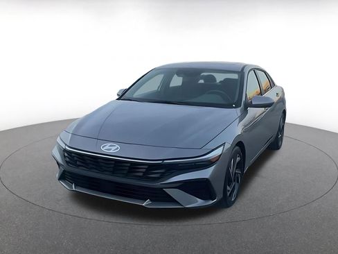Used 2025 Hyundai Elantra SEL image 7