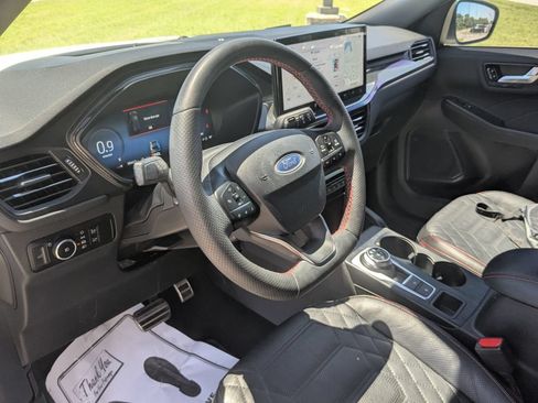 Used 2023 Ford Escape ST-Line Elite w/ Premium Technology Package AWD/4WD image 15