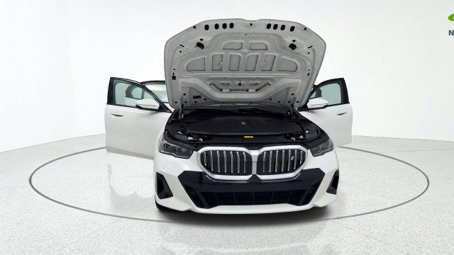 Used 2025 BMW i5 eDrive40 w/ M Sport Package AWD/4WD image 12