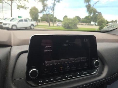 Used 2023 Nissan Rogue SV FWD image 13