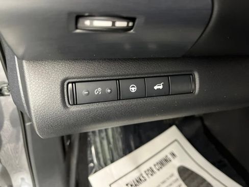 Used 2025 Nissan Pathfinder SL w/ SL Premium Package FWD image 32