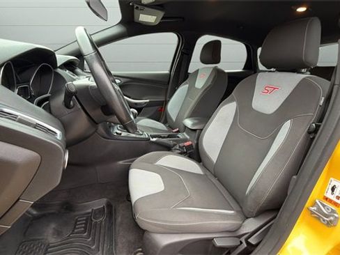 Used 2018 Ford Focus ST image 9