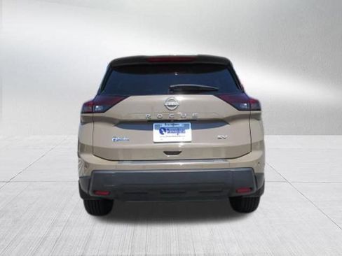 Used 2024 Nissan Rogue SV w/ SV Premium Package FWD image 4