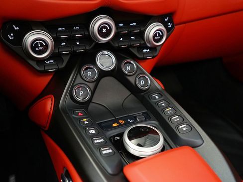 Used 2021 Aston Martin V8 Vantage Roadster image 19