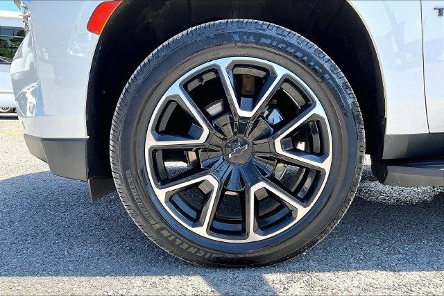Used 2021 Chevrolet Tahoe RST w/ Luxury Package AWD/4WD image 8