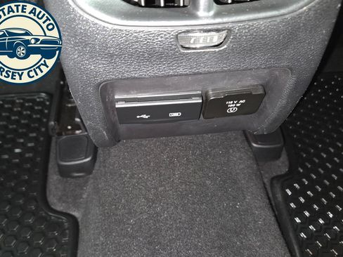 Used 2019 Jeep Cherokee Trailhawk w/ Comfort/Convenience Group AWD/4WD image 34