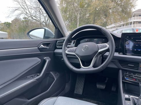 Used 2025 Volkswagen Jetta SE image 35