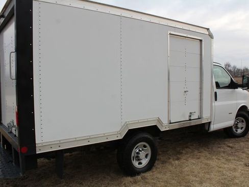 Used 2016 Chevrolet Express 3500 image 13