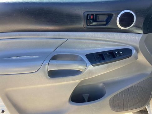 Used 2015 Toyota Tacoma TRD Pro w/ TRD Off-Road Package image 12