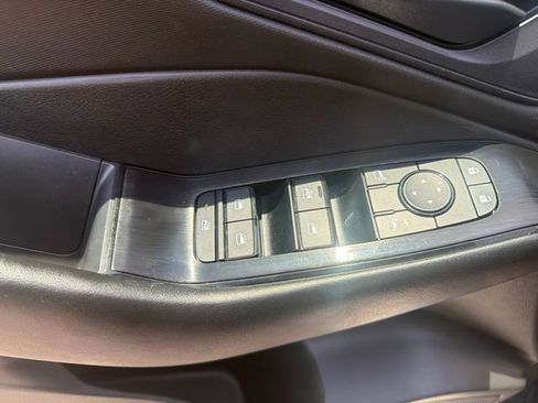 Used 2024 Nissan Rogue S AWD/4WD image 9