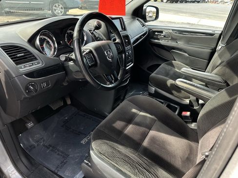 Used 2017 Dodge Grand Caravan SE image 12