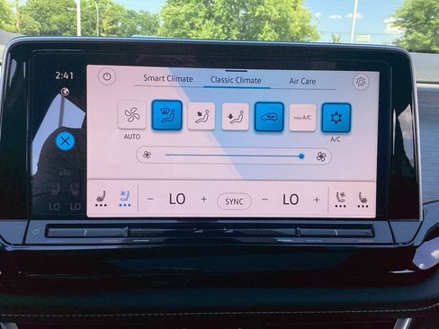 Certified 2026 Volkswagen Atlas Cross Sport SE w/ Panoramic Sunroof Package FWD image 18
