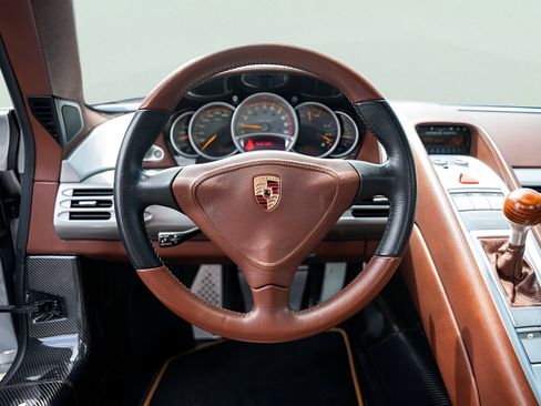 Used 2005 Porsche Carrera GT RWD image 32
