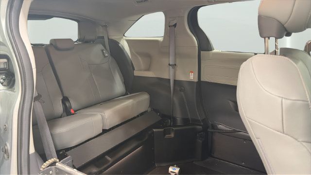 Used 2023 Toyota Sienna XLE FWD image 19