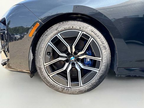 Used 2024 BMW 740i xDrive w/ Premium Package 2 AWD/4WD image 6