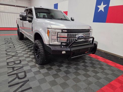 Used 2017 Ford F250 Platinum w/ Platinum Ultimate Package image 16