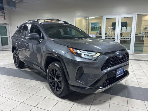 Used 2024 Toyota RAV4 SE image 7